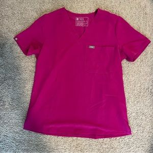 Figs Catarina One-Pocket Scrub Top in Fuchsia